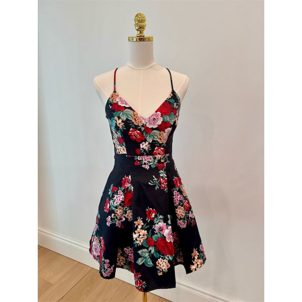 B. Smart Juniors Floral Party Dress Size 5 Sleeveless Short Wedding Homecoming